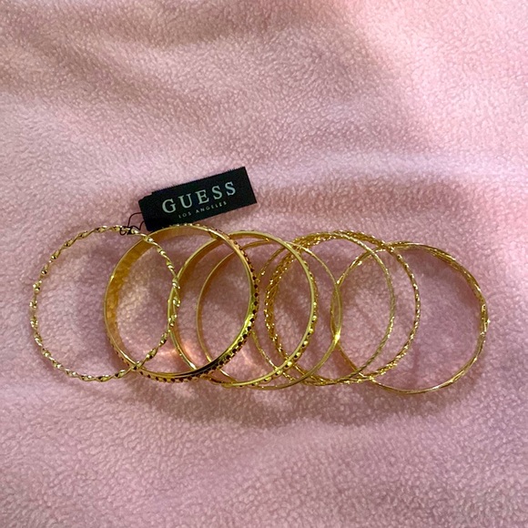 NWT Guess 7 gold tone bangle bracelet set.Brand new,never worn,stackable. - Picture 1 of 14